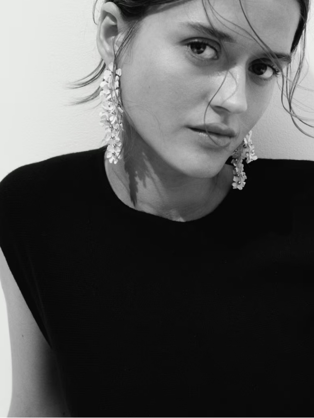 H&M White FLOWER-DETAIL CLUSTER EARRINGS - Picture 2 of 11